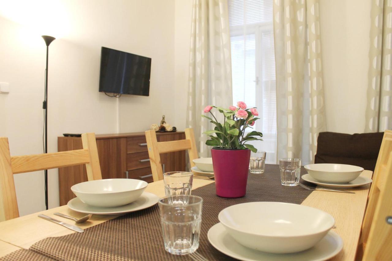 Modern Apartment Ve Smeckach 28 Прага Экстерьер фото