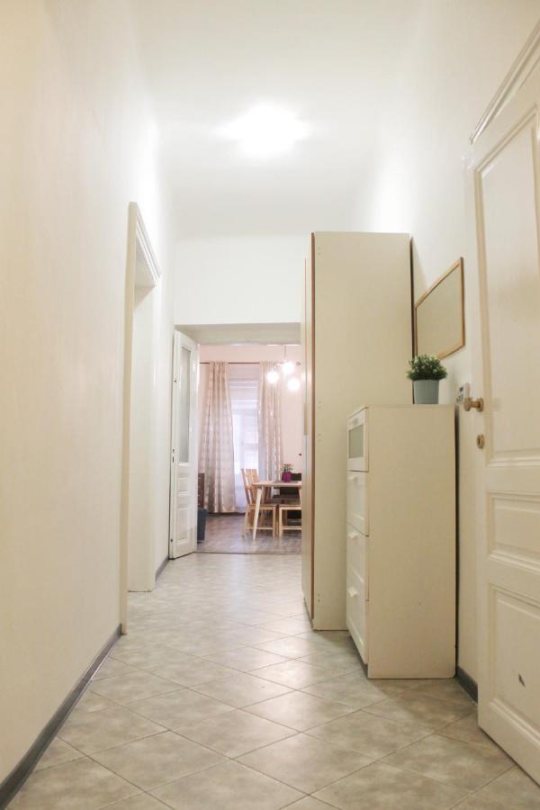 Modern Apartment Ve Smeckach 28 Прага Экстерьер фото